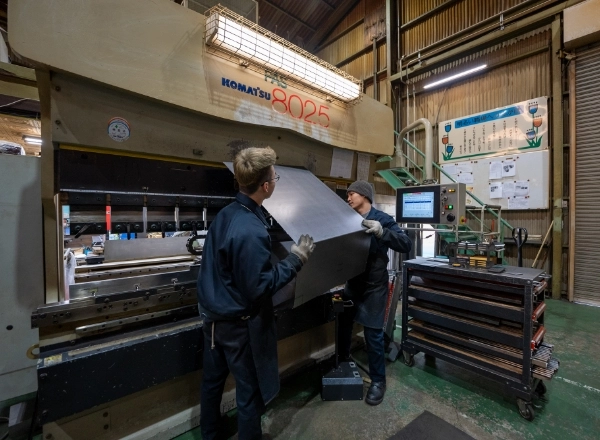 NCプレスブレーキ(コマツ産機)